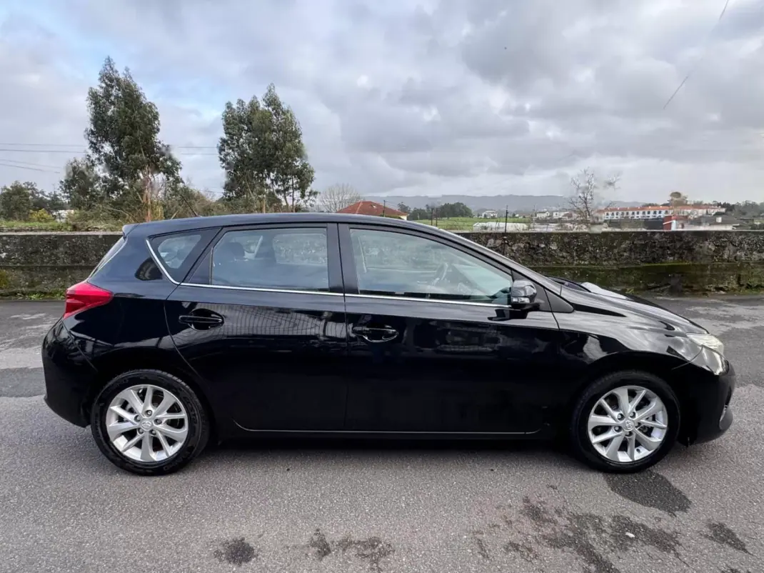 Toyota Auris 2014 - 10990 EUR, 224000 km - AUTO.MOTO.pt - 224000km - foto 8 de 27