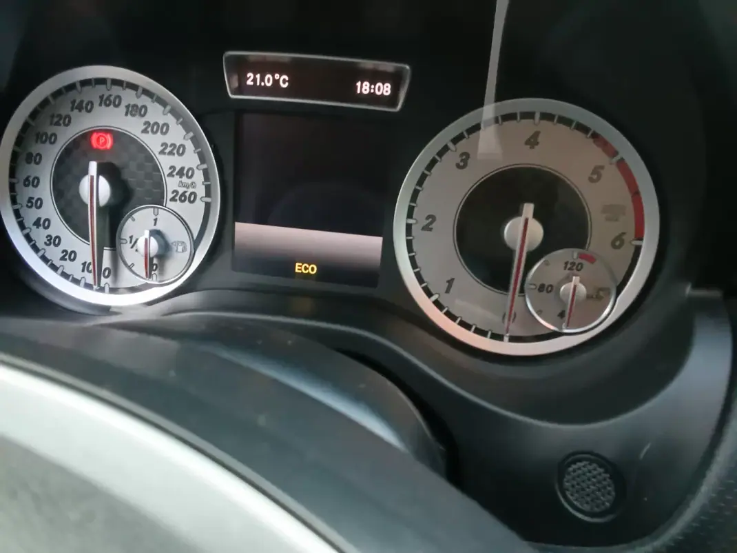 Mercedes-Benz A 180 2014 - 13800 EUR, 200783 km - AUTO.MOTO.pt - 200783km - foto 8 de 11