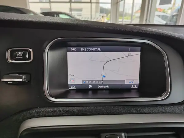 Volvo V40 Cross Country 2014 - 8150 EUR, 211000 km - AUTO.MOTO.pt - 211000km - foto 28 de 35