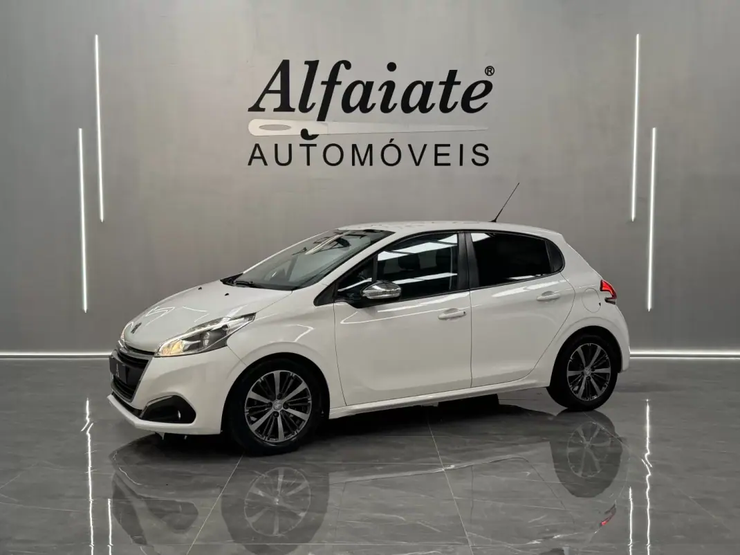 Peugeot 208 2019 - 12490 EUR, 105000 km - AUTO.MOTO.pt - 105000km - foto 1 de 6
