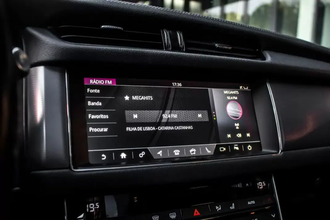 Jaguar XF Sportbrake 2019 - 23990 EUR, 147458 km - AUTO.MOTO.pt - 147458km - foto 43 de 45