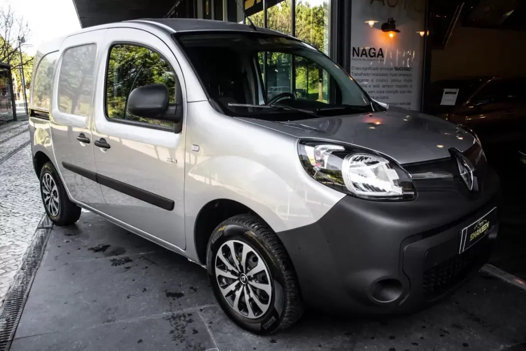 Renault Kangoo E-Tech Confort 2021 - 10900 EUR, 34967 km - AUTO.MOTO.pt - 34967km - foto 6 de 28
