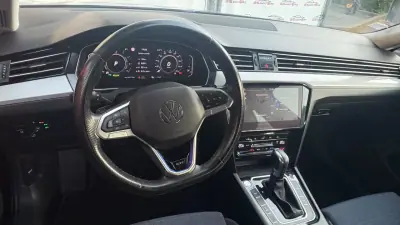 Volkswagen Passat Variant 2020 - 18500 EUR, 175000 km - AUTO.MOTO.pt - 175000km - foto 9 de 12