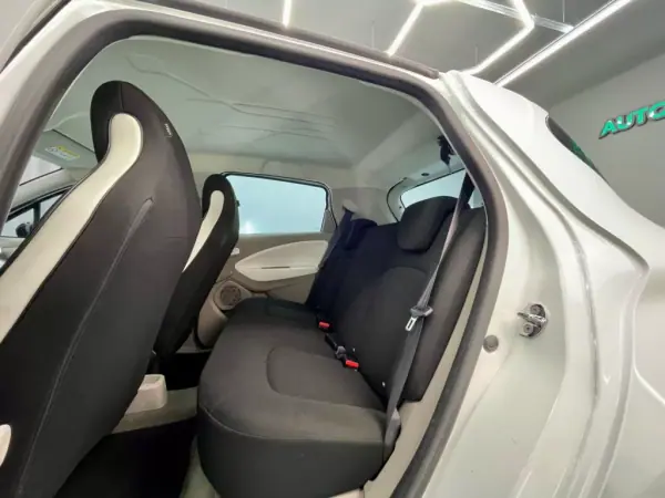 Renault Zoe 2016 - 8250 EUR, 23000 km - 23000km - foto 8 de 15