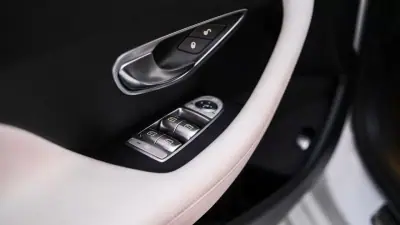 Mercedes-Benz E 220 2018 - 49000 EUR, 103000 km - AUTO.MOTO.pt - 103000km - foto 17 de 21