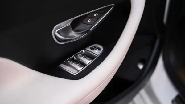 Mercedes-Benz E 220 2018 - 49000 EUR, 103000 km - AUTO.MOTO.pt - 103000km - foto 17 de 21