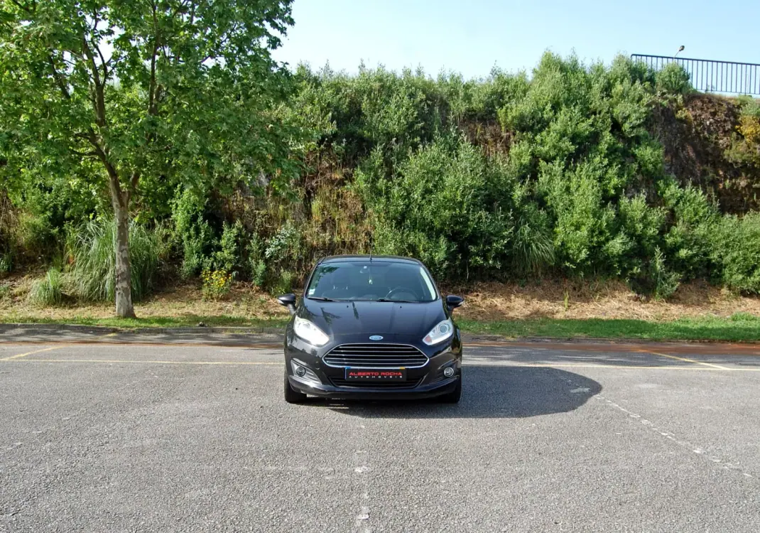Ford Fiesta 2015 - 7490 EUR, 204000 km - AUTO.MOTO.pt - 204000km - foto 3 de 10
