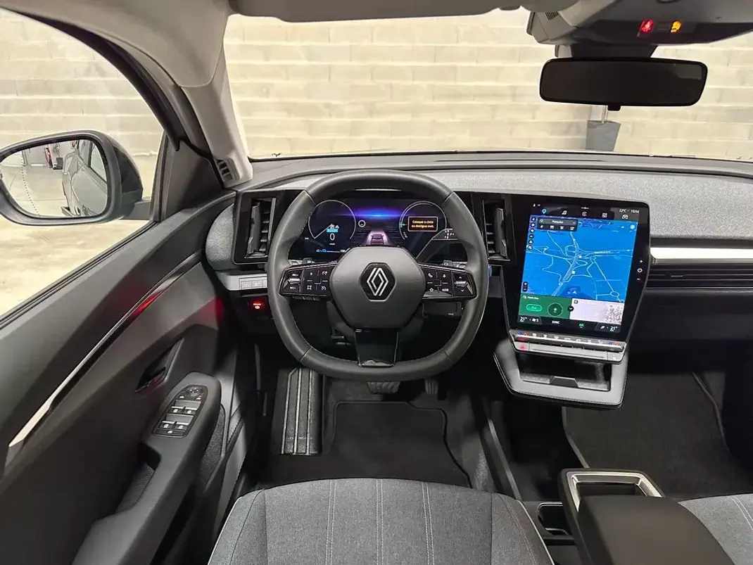 Renault Mégane E-Tech 2023 - 22450 EUR, 46780 km - AUTO.MOTO.pt - 46780km - foto 40 de 48