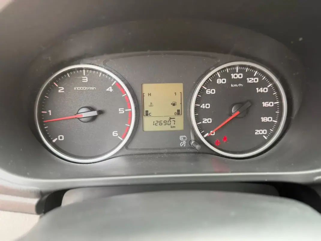 Mitsubishi L200 2.4 DI-D CE 3LUG Club Invite 4WD 2019 - 22900 EUR, 126907 km - AUTO.MOTO.pt - 126907km - foto 3 de 18