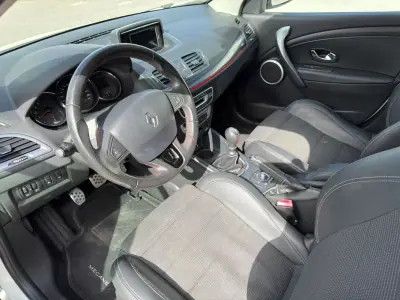 Renault Mégane 2010 - 5900 EUR, 215894 km - AUTO.MOTO.pt - 215894km - foto 14 de 22
