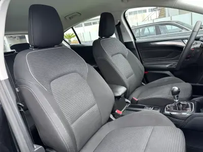 Ford Focus 2018 - 10900 EUR, 100000 km - AUTO.MOTO.pt - 100000km - foto 49 de 56