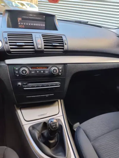 BMW 118 2008 - 7350 EUR, 221000 km - AUTO.MOTO.pt - 221000km - foto 9 de 11