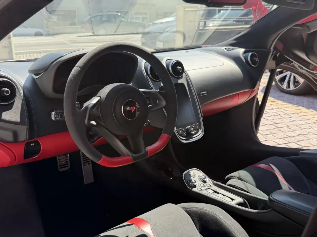 McLaren 570 2018 - 185000 EUR, 61874 km - 61874km - foto 8 de 14
