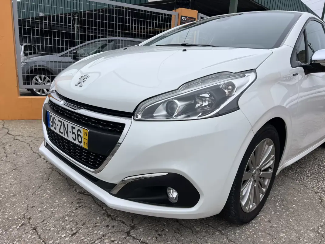 Peugeot 208 2019 - 10450 EUR, 92371 km - 92371km - foto 4 de 12
