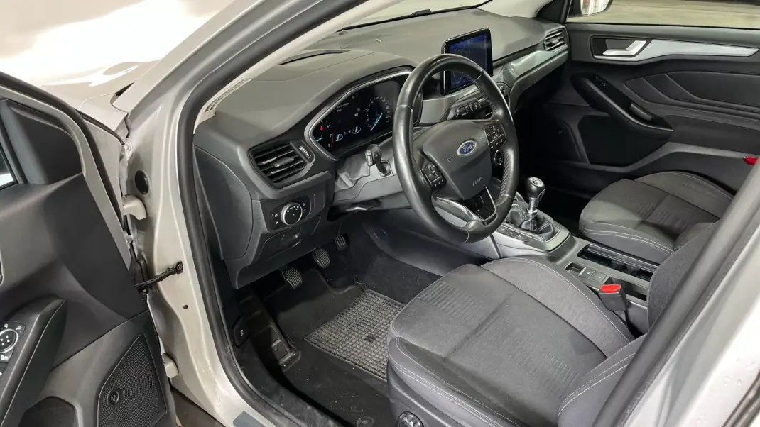 Ford Focus 2019 - 13999 EUR, 88212 km - AUTO.MOTO.pt - 88212km - foto 10 de 14