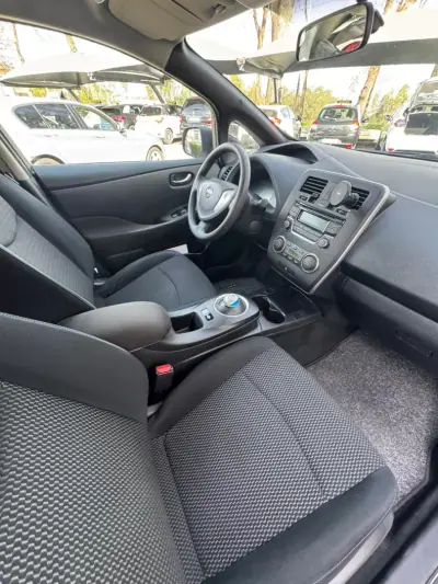 Nissan Leaf 2017 - 7900 EUR, 117534 km - AUTO.MOTO.pt - 117534km - foto 10 de 15