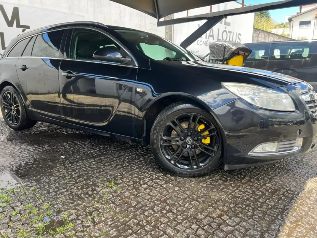 Opel Insignia Sports Tourer 2010 - 5500 EUR, 285400 km - AUTO.MOTO.pt - 285400km - foto 8 de 13