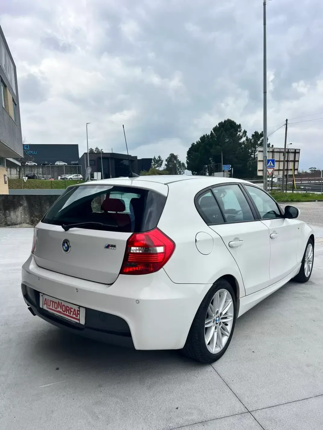BMW 116 2011 - 14000 EUR, 184987 km - AUTO.MOTO.pt - 184987km - foto 6 de 26