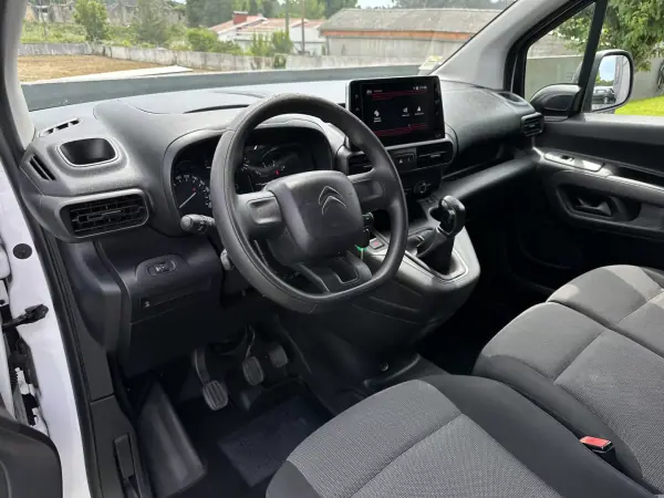 Citroën Berlingo 1.5 Hdi 2019 - 9900 EUR, 180000 km - AUTO.MOTO.pt - 180000km - foto 23 de 43