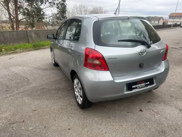 Toyota Yaris 2006 - 6900 EUR, 168000 km - AUTO.MOTO.pt - 168000km - foto 6 de 25