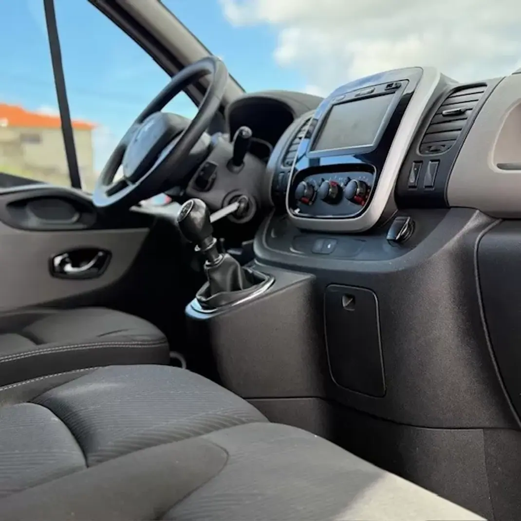 Renault TRAFIC 1.6 DCI GRAND COMFORT 2018 - 13500 EUR, 204000 km - AUTO.MOTO.pt - 204000km - foto 7 de 14