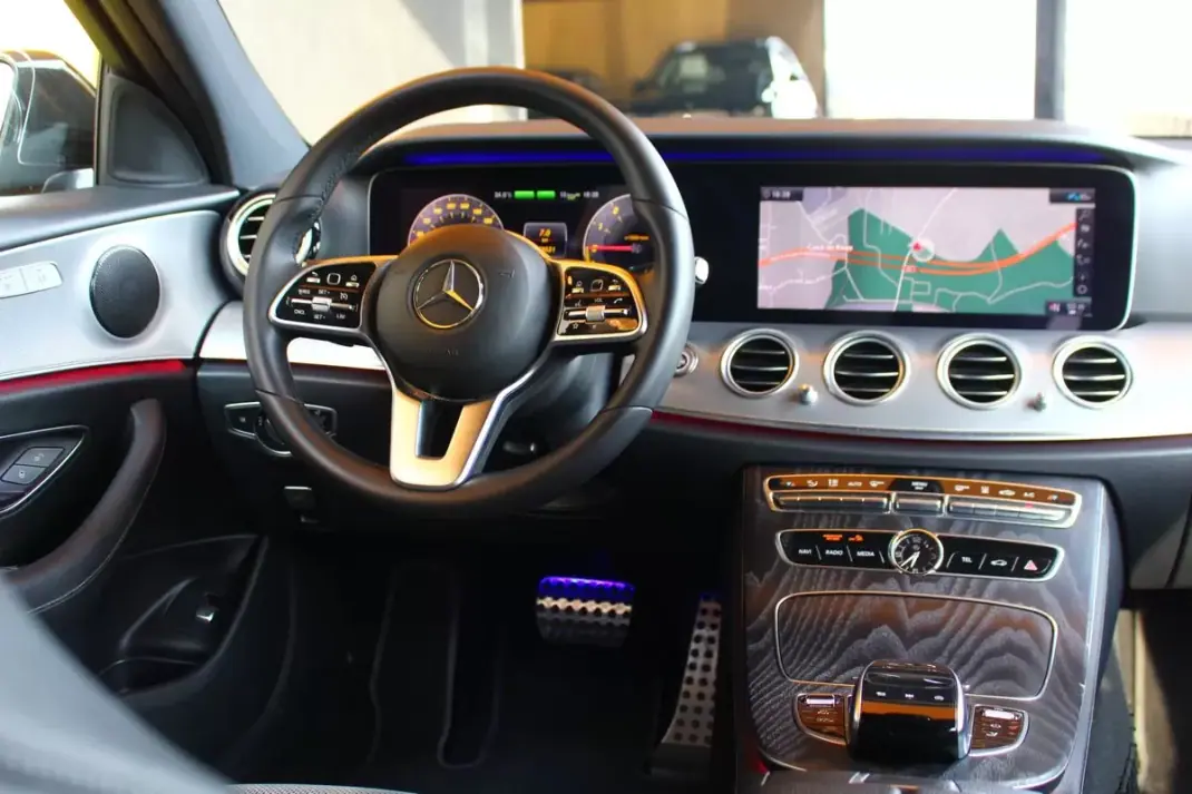 Mercedes-Benz E 300 2019 - 23900 EUR, 178524 km - AUTO.MOTO.pt - 178524km - foto 13 de 34