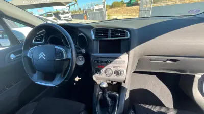 Citroën C4 2018 - 9800 EUR, 145000 km - AUTO.MOTO.pt - 145000km - foto 6 de 7