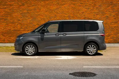 Volkswagen Multivan 2022 - 39990 EUR, 104500 km - AUTO.MOTO.pt - 104500km - foto 2 de 26