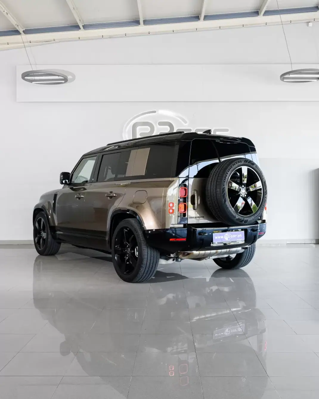 Land Rover Defender 2025 - 104900 EUR, 13995 km - 13995km - foto 12 de 49