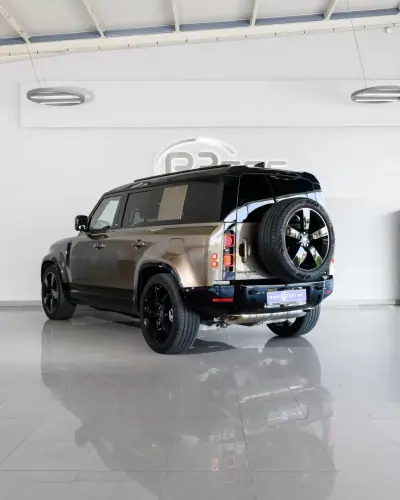 Land Rover Defender 2025 - 104900 EUR, 13995 km - AUTO.MOTO.pt - 13995km - foto 12 de 49