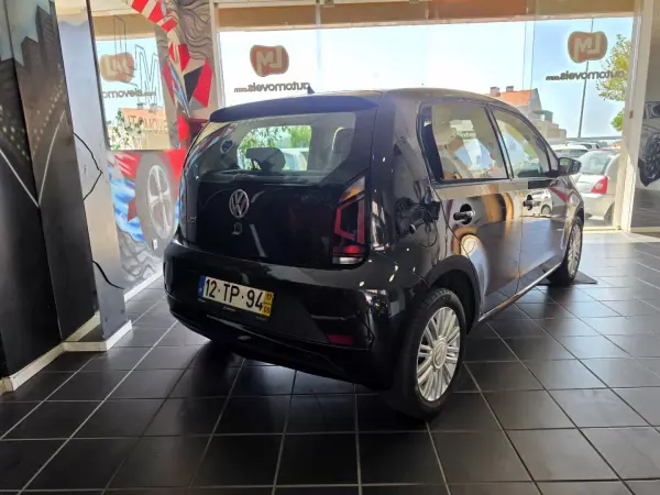 Volkswagen Up! 2017 - 8900 EUR, 142000 km - 142000km - foto 4 de 16