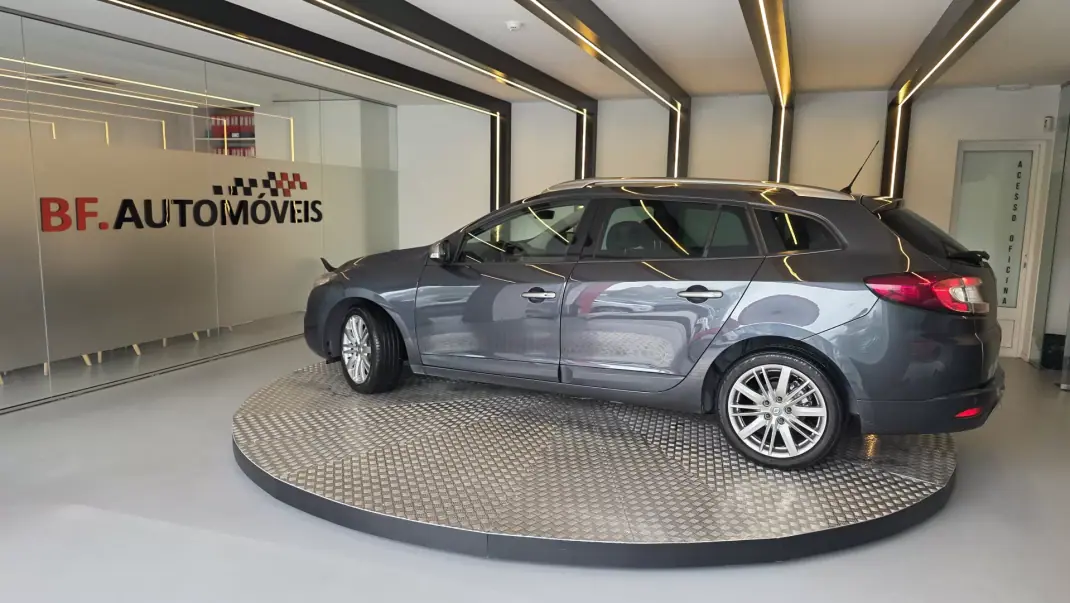 Renault Mégane Sport Tourer 2010 - 6900 EUR, 266834 km - AUTO.MOTO.pt - 266834km - foto 14 de 45