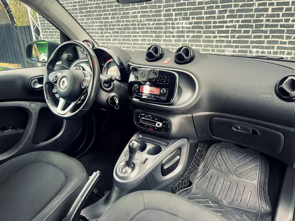 Smart Fortwo Cabrio 2017 - 11750 EUR, 74000 km - AUTO.MOTO.pt - 74000km - foto 2 de 14
