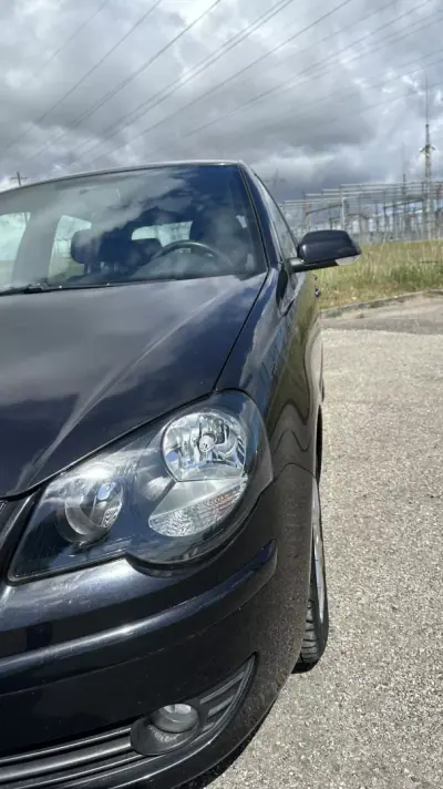 Volkswagen Polo 2009 - 4950 EUR, 202000 km - AUTO.MOTO.pt - 202000km - foto 9 de 18