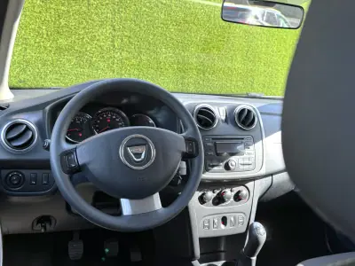 Dacia Sandero 2017 - 9900 EUR, 166000 km - AUTO.MOTO.pt - 166000km - foto 3 de 16