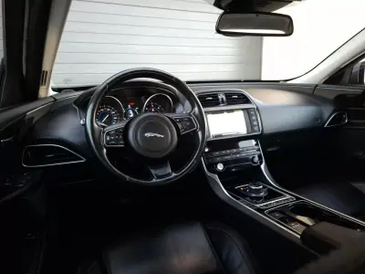 Jaguar XE 2016 - 16990 EUR, 159156 km - AUTO.MOTO.pt - 159156km - foto 9 de 16