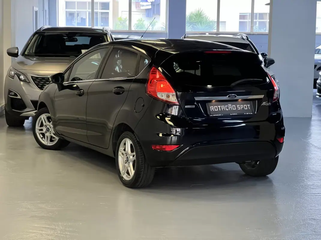 Ford Fiesta 2012 - 6490 EUR, 180000 km - AUTO.MOTO.pt - 180000km - foto 4 de 38