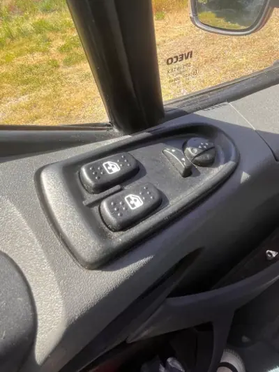 Iveco 2010 - 13250 EUR, 123000 km - AUTO.MOTO.pt - 123000km - foto 10 de 11