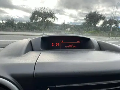 Peugeot Partner 2016 - 10900 EUR, 177432 km - AUTO.MOTO.pt - 177432km - foto 18 de 20