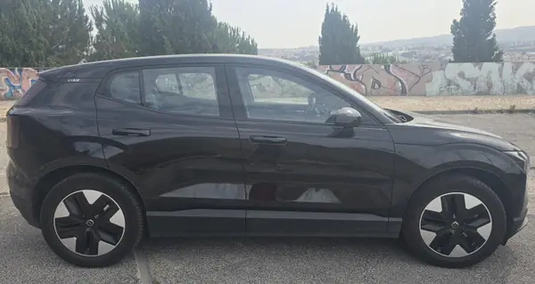 Volvo EX 30 2025 - 33000 EUR, 18000 km - AUTO.MOTO.pt - 18000km - foto 3 de 14