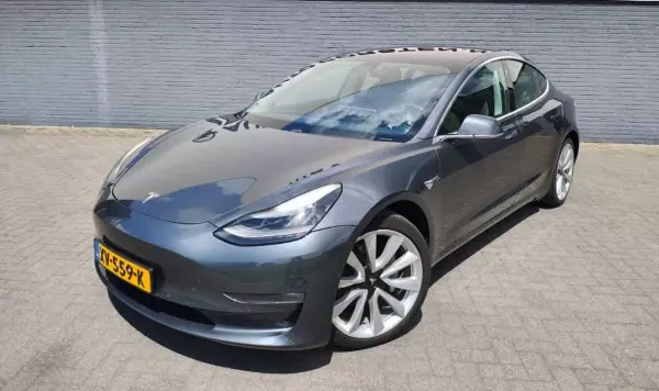 Tesla Model 3 2019 - 22900 EUR, 224000 km - AUTO.MOTO.pt - 224000km - foto 6 de 26