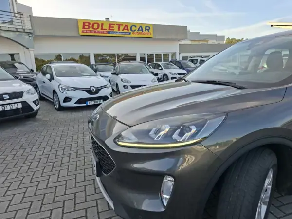 Ford Kuga 2021 - 21000 EUR, 59800 km - AUTO.MOTO.pt - 59800km - foto 11 de 36