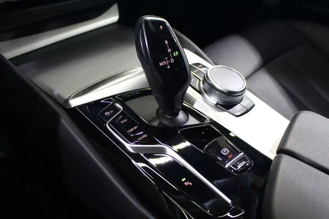 BMW 520 2023 - 29900 EUR, 165000 km - AUTO.MOTO.pt - 165000km - foto 31 de 33