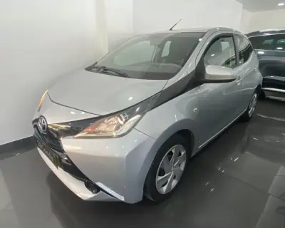 Toyota Aygo 2015 - 9850 EUR, 116267 km - AUTO.MOTO.pt - 116267km - foto 6 de 34