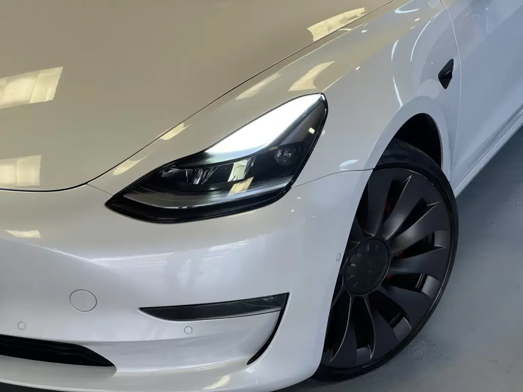 Tesla Model 3 2021 - 31990 EUR, 85000 km - AUTO.MOTO.pt - 85000km - foto 35 de 45