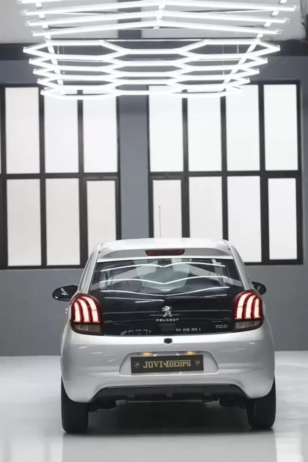 Peugeot 108 2017 - 9500 EUR, 49390 km - AUTO.MOTO.pt - 49390km - foto 41 de 45