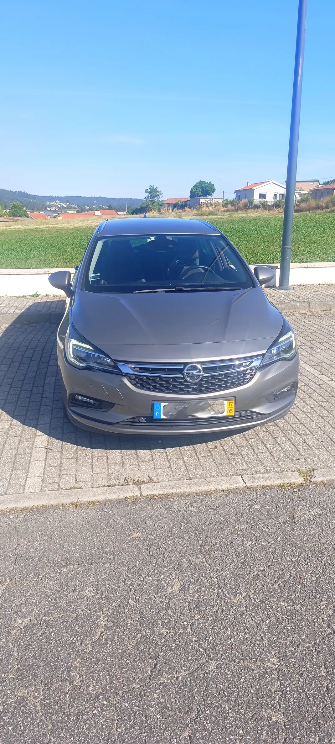 Opel Astra Sports Tourer 2017 - 7740 EUR, 160 km - AUTO.MOTO.pt - 160km - foto 1 de 9