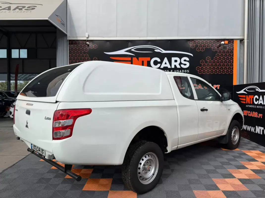 Mitsubishi L200 2.4 DI-D CE 3LUG Club Invite 4WD 2019 - 22900 EUR, 126907 km - AUTO.MOTO.pt - 126907km - foto 2 de 18