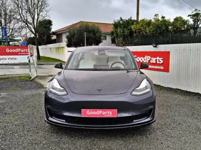 Tesla Model 3 2020 - 30400 EUR, 105371 km - AUTO.MOTO.pt - 105371km - foto 9 de 26