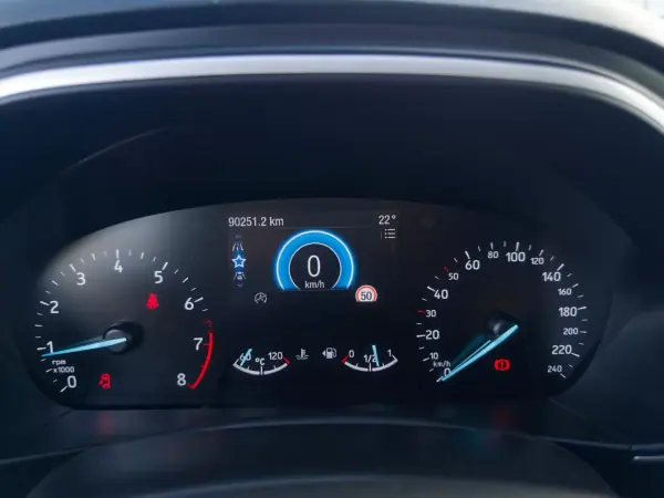 Ford Focus 2018 - 12990 EUR, 90000 km - AUTO.MOTO.pt - 90000km - foto 18 de 36